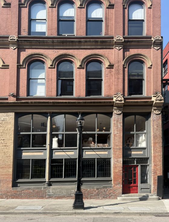 Azzura Storefront